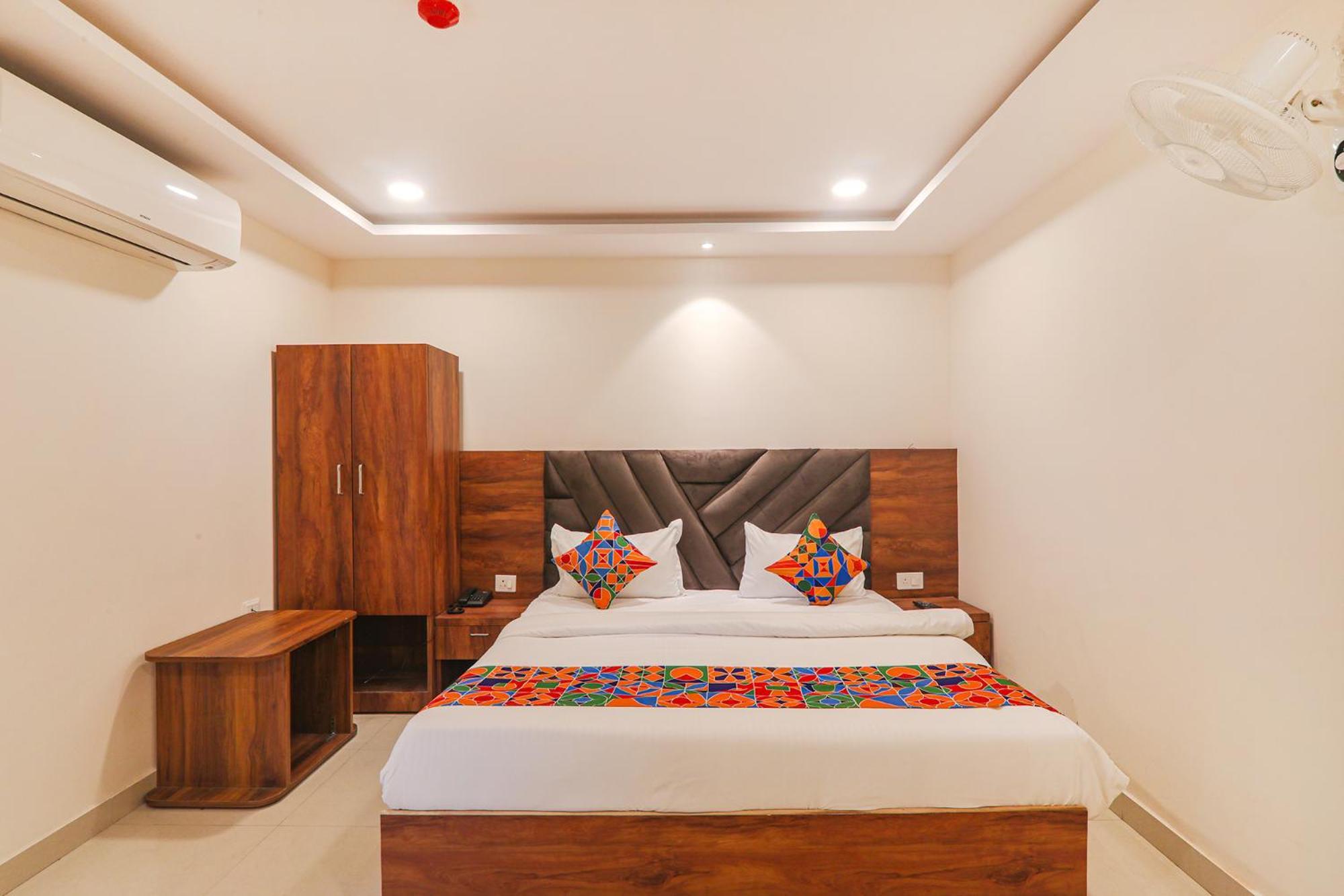 Fabhotel Rachna Palace And Banquets - Nr Lekhraj Metro Station Lucknow Buitenkant foto