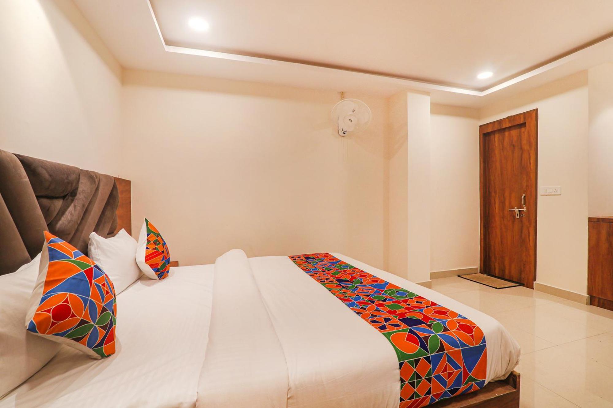 Fabhotel Rachna Palace And Banquets - Nr Lekhraj Metro Station Lucknow Buitenkant foto