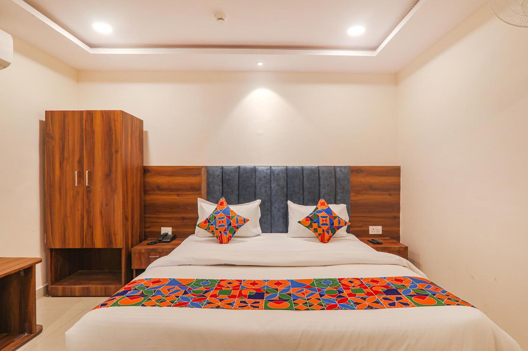 Fabhotel Rachna Palace And Banquets - Nr Lekhraj Metro Station Lucknow Buitenkant foto
