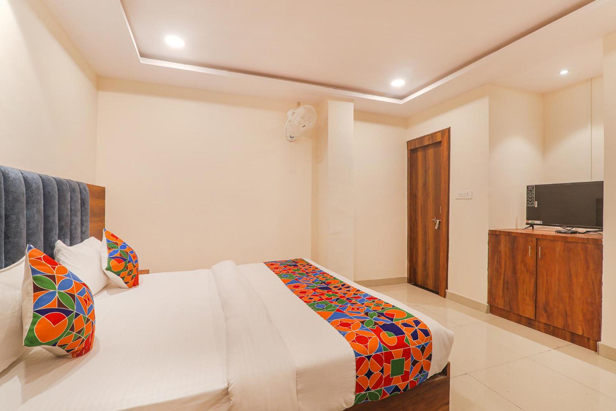 Fabhotel Rachna Palace And Banquets - Nr Lekhraj Metro Station Lucknow Buitenkant foto