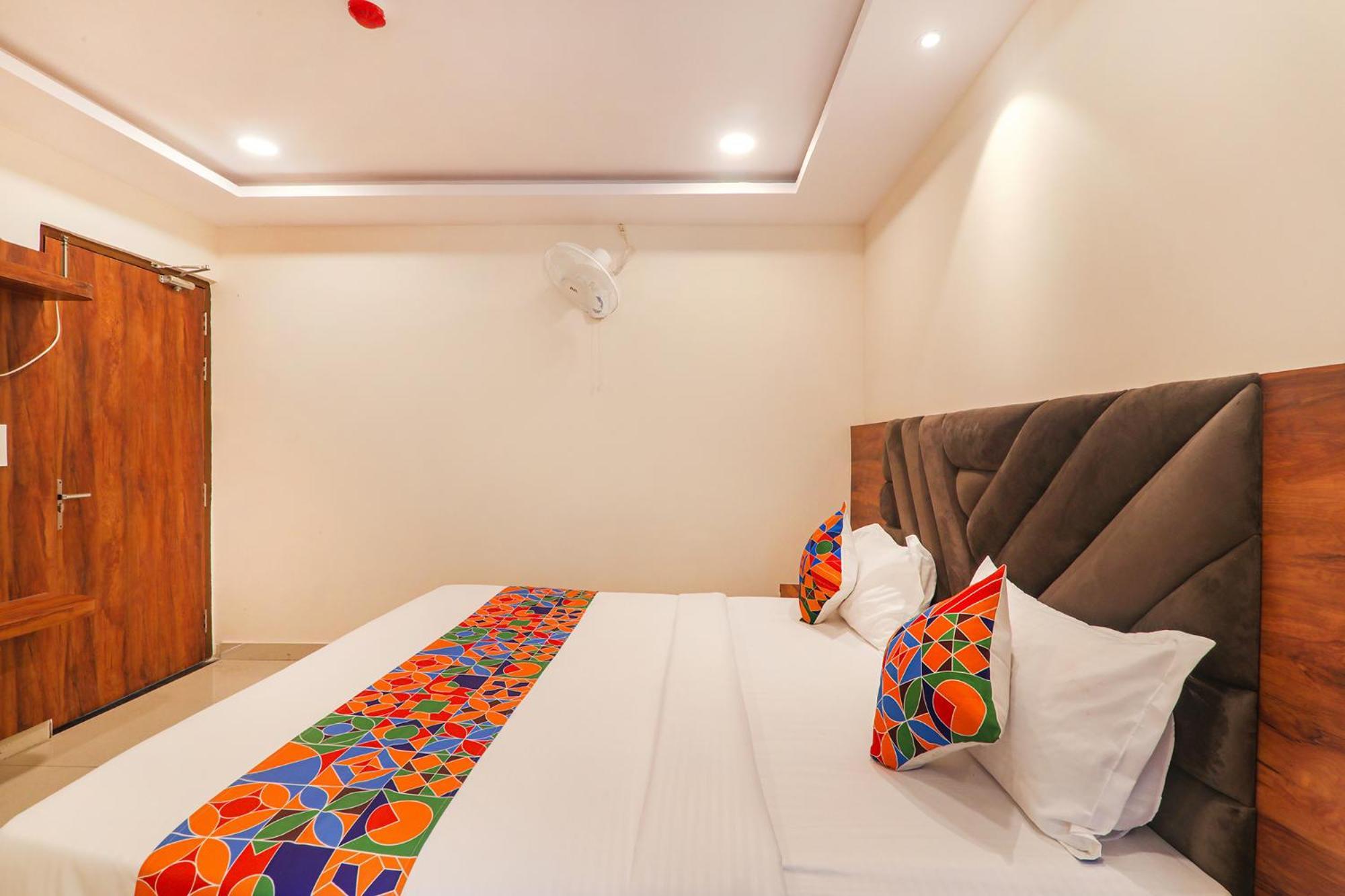 Fabhotel Rachna Palace And Banquets - Nr Lekhraj Metro Station Lucknow Buitenkant foto