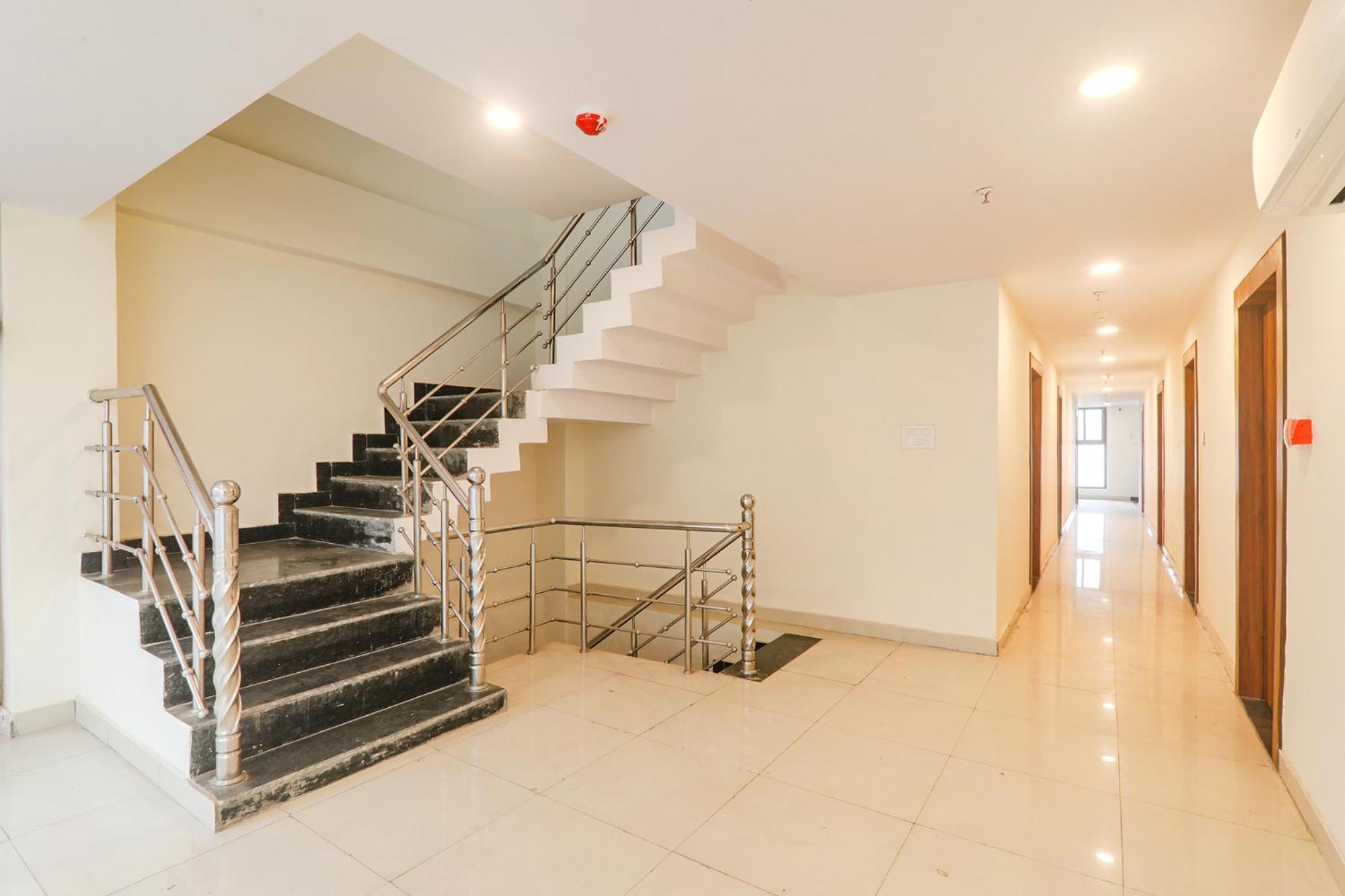 Fabhotel Rachna Palace And Banquets - Nr Lekhraj Metro Station Lucknow Buitenkant foto