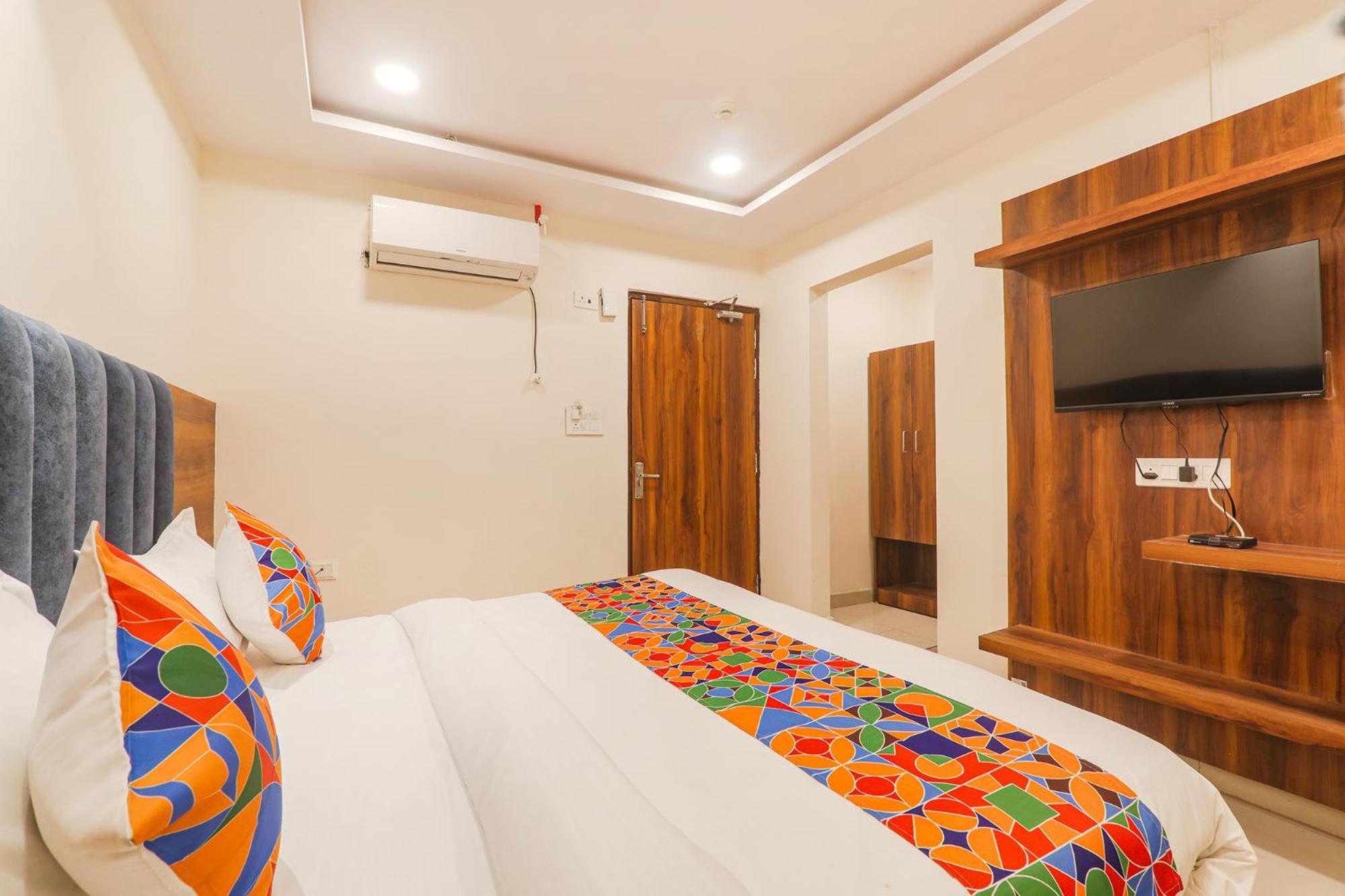 Fabhotel Rachna Palace And Banquets - Nr Lekhraj Metro Station Lucknow Buitenkant foto