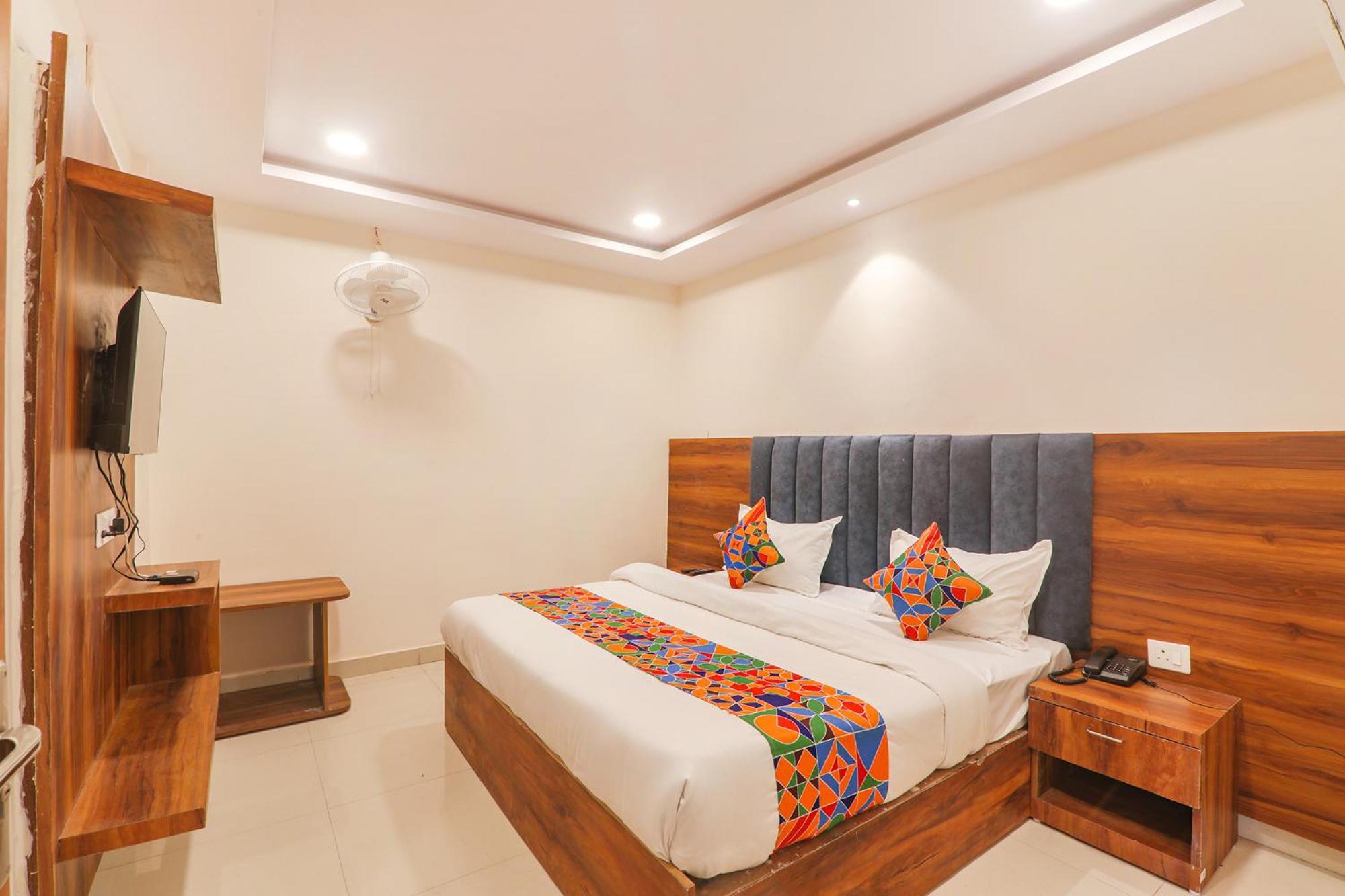 Fabhotel Rachna Palace And Banquets - Nr Lekhraj Metro Station Lucknow Buitenkant foto